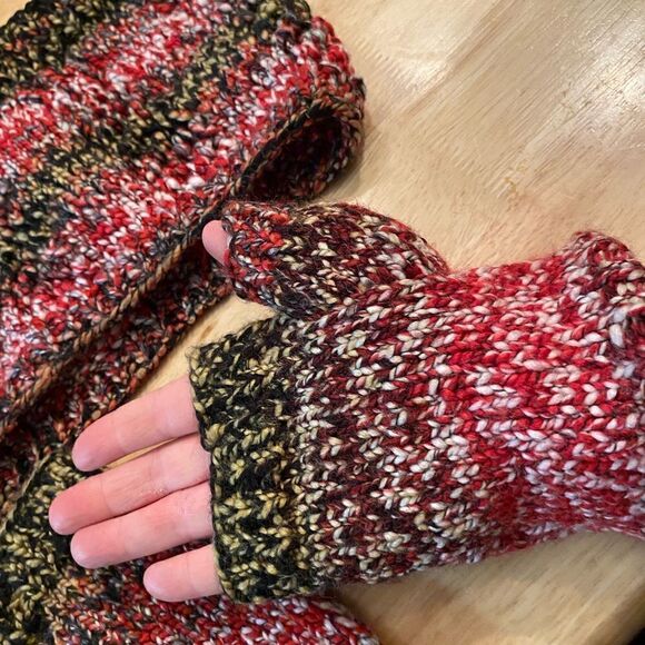 Homemade scarf and mittens crochet set - Picture 2 of 3